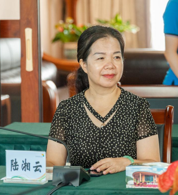 高峰林场党委书记陆湘云.jpg