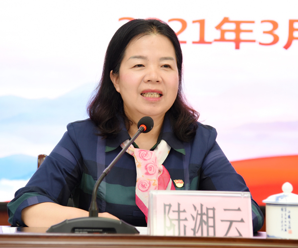 高峰林场党委书记陆湘云