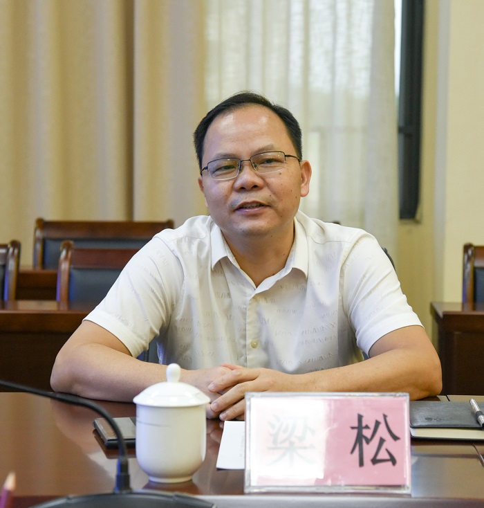 高峰林场场长刘涛,场党委副书记,纪委书记陆艳武,场党委委员,常务副场