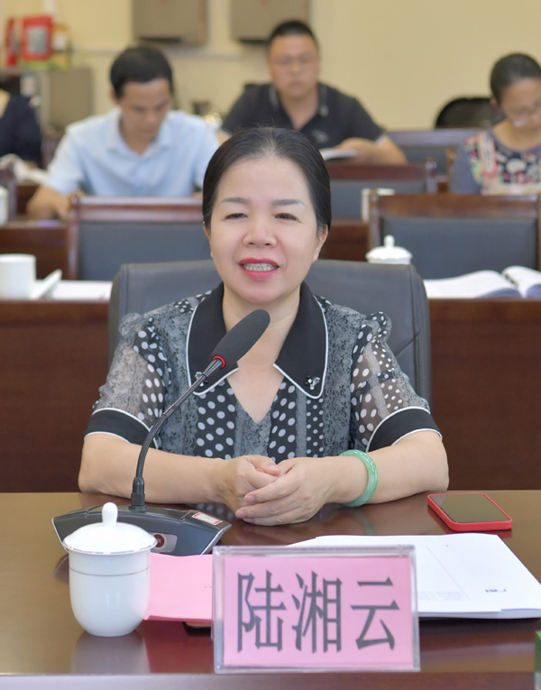 高峰林场党委书记陆湘云